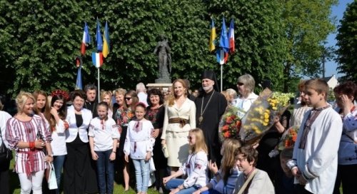 На честь Анни Київської, королеви Франції провели святкування у Санлісі На честь Анни Київської, королеви Франції провели святкування у Санлісі